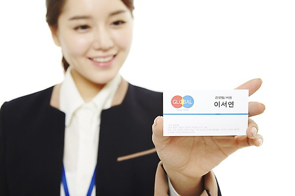 포토 JPG 스튜디오촬영 여자 비즈니스 명함 새출발 실내 한명 서기 미소 웃음 누끼 사람 동양인 정장 상반신 20대 성인 앞모습 비즈니스라이프 한국인 직장인 비즈니스우먼 신입사원 여자만 여자한명만 성인여자만 청년만 청년여자만 성인한명만 청년여자한명만 성인여자한명만 성인만 국내포토 직업 1 라이프스타일 옷 뷰포인트 모션 새로움 표정 인종 청년 내부 출발 파일형식