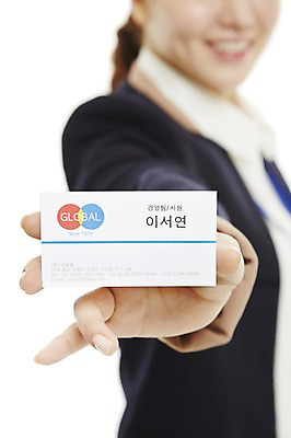 포토 JPG 스튜디오촬영 여자 비즈니스 명함 새출발 실내 한명 서기 미소 웃음 누끼 사람 동양인 정장 상반신 20대 성인 비즈니스라이프 한국인 직장인 비즈니스우먼 신입사원 여자만 여자한명만 성인여자만 청년만 청년여자만 성인한명만 청년여자한명만 성인여자한명만 성인만 국내포토 직업 1 라이프스타일 옷 모션 새로움 표정 인종 청년 내부 출발 파일형식