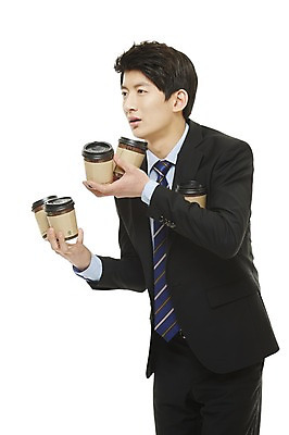 포토 JPG 스튜디오촬영 남자 커피 비즈니스 잔 새출발 스트레스 실내 한명 서기 누끼 사람 동양인 정장 20대 성인 컵 비즈니스라이프 한국인 직장인 비즈니스맨 커피잔 신입사원 테이크아웃 심부름 남자만 남자한명만 성인남자만 청년만 청년남자만 청년남자한명만 성인한명만 성인남자한명만 성인만 국내포토 직업 1 라이프스타일 식기 옷 음료 모션 새로움 인종 청년 내부 출발 파일형식