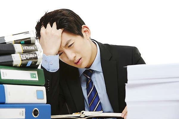 포토 JPG 스튜디오촬영 남자 비즈니스 새출발 스트레스 실내 한명 누끼 사람 앉기 동양인 정장 손짓 상반신 20대 성인 앞모습 비즈니스라이프 다이어리 한국인 업무 직장인 비즈니스맨 작업실 신입사원 문서 파일 업무과다 바인더 남자만 남자한명만 성인남자만 청년만 청년남자만 청년남자한명만 성인한명만 성인남자한명만 성인만 국내포토 직업 1 라이프스타일 옷 뷰포인트 모션 새로움 인종 청년 내부 사무용품 작업 출발 파일형식