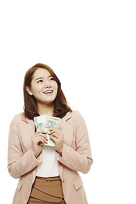 포토 JPG 스튜디오촬영 여자 지폐 돈 비즈니스 성공 새출발 실내 한명 서기 미소 웃음 누끼 사람 동양인 정장 20대 성인 앞모습 금융 경제 한국인 직장인 비즈니스우먼 부 만원 돈다발 여자만 여자한명만 성인여자만 청년만 청년여자만 성인한명만 청년여자한명만 성인여자한명만 성인만 국내포토 직업 1 옷 뷰포인트 컨셉 모션 새로움 표정 인종 청년 내부 재산 출발 파일형식