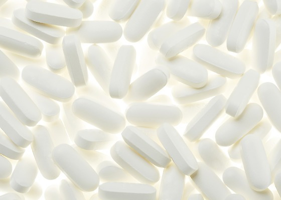 포토 JPG 스튜디오촬영 음식 컬러 백그라운드 의학 실내 건강 관리 근접촬영 사람없음 아웃포커스 치료 알약 약 건강관리 흰색 건강식품 국내포토 뷰포인트 촬영기법 내부 파일형식