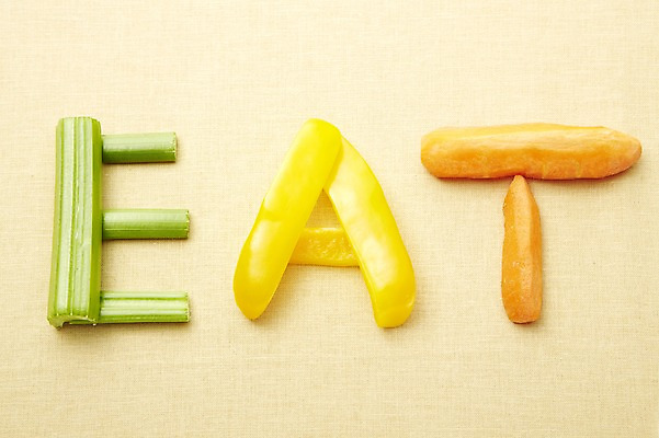 포토 JPG 스튜디오촬영 알파벳 영어 음식 채소 식재료 파프리카 실내 건강 관리 사람없음 단어 건강관리 당근 먹기 건강식품 국내포토 문자 모션 뿌리채소 내부 파일형식