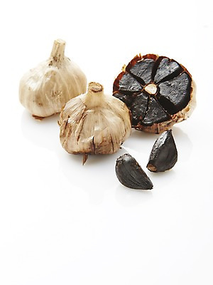 포토 JPG 스튜디오촬영 음식 조각 채소 식재료 실내 건강 마늘 관리 근접촬영 사람없음 아웃포커스 건강관리 슬라이스 건강식품 흑마늘 국내포토 뷰포인트 촬영기법 내부 파일형식