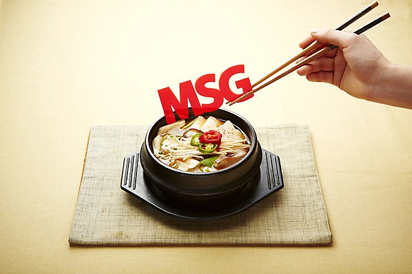 포토 JPG 스튜디오촬영 손 음식 젓가락 고추 한손 실내 건강 관리 요리 한명 들기 신체부위 건강관리 버섯 조미료 찌개 된장찌개 뚝배기 두부 건강식품 화학조미료 국내포토 1 한식 채소 모션 수저 사람 내부 향미료 파일형식