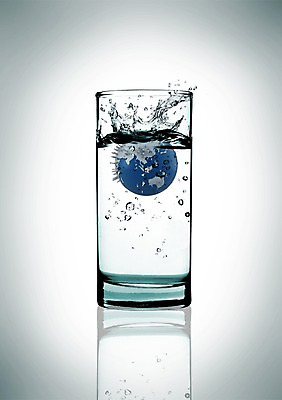 PSD 편집이미지 라이프스타일 지구 캠페인 자연 잔 사람없음 컵 물 지구본 자연보호 환경 그린캠페인 그린에너지 보호 물컵 환경보전 빠짐 이미지편집 자연요소 식기 컨셉 생활 에너지 사회이슈 생태계 파일형식