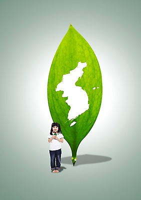 전신 모양 PSD 식물 편집이미지 라이프스타일 여자 어린이 캠페인 잎 지도 자연 나뭇잎 한명 서기 사람 동양인 소녀 자연보호 환경 그린캠페인 한국인 그린에너지 보호 환경보전 한반도 여자만 여자한명만 어린이만 소녀만 소녀한명만 이미지편집 1 컨셉 모션 인종 생활 에너지 사회이슈 생태계 파일형식