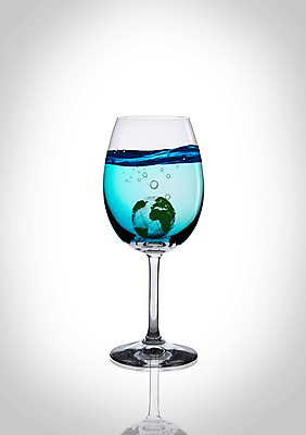 PSD 편집이미지 라이프스타일 지구 음료 캠페인 자연 잔 주류 사람없음 컵 지구본 자연보호 환경 그린캠페인 보호 샴페인 환경보전 샴페인잔 빠짐 이미지편집 식기 컨셉 술잔 생활 사회이슈 생태계 파일형식