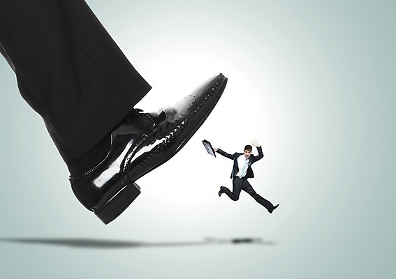 PSD 서양인 외국인 편집 편집이미지 남자 구두 가방 비즈니스 발 들기 사람 정장 20대 성인 두명 신체부위 달리기 점프 다리 직장인 비즈니스맨 탈출 밟기 도피 남자만 성인남자만 청년만 청년남자만 성인만 이미지편집 직업 잡화 옷 신발 컨셉 모션 인종 청년 파일형식