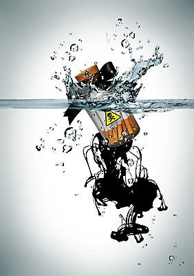 PSD 편집 편집이미지 리본 유리병 해골 담배 경고 사람없음 물 건강관리 물방울 끈 독약 수면 병 담기 금연 코르크 취급주의 이미지편집 자연요소 식기 캠페인 모션 병_용기 뼈 건강 관리 사회이슈 파일형식