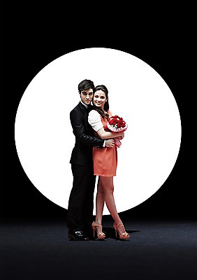 전신 PSD 서양인 외국인 식물 백인 편집 편집이미지 라이프스타일 커플 여자 남자 꽃 한쌍 꽃다발 프로포즈 서기 미소 웃음 사람 이벤트 20대 성인 옆모습 장미 청년만 성인만 이미지편집 뷰포인트 관계 모션 표정 인종 청년 생활 파일형식