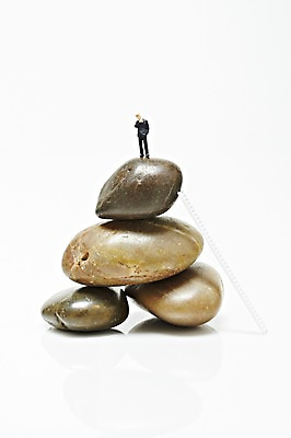 포토 JPG 스튜디오촬영 인형 백그라운드 컨셉 사다리 실내 누끼 근접촬영 사람없음 아웃포커스 장난감 쌓기 모형 미니어처 피규어 돌_바위 조약돌 광석 국내포토 뷰포인트 모션 촬영기법 내부 도구 파일형식