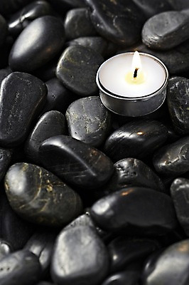 포토 JPG 스튜디오촬영 백그라운드 컨셉 초 촛불 실내 근접촬영 사람없음 아웃포커스 빛 쌓기 검은색 돌_바위 조약돌 광석 국내포토 뷰포인트 컬러 모션 촬영기법 내부 파일형식