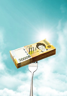 PSD 구름 편집 편집이미지 라이프스타일 식기 포크 지폐 돈 비즈니스 하늘 사람없음 금융 경제 비즈니스라이프 태양 반사 이미지편집 자연요소 생활 재산 파일형식