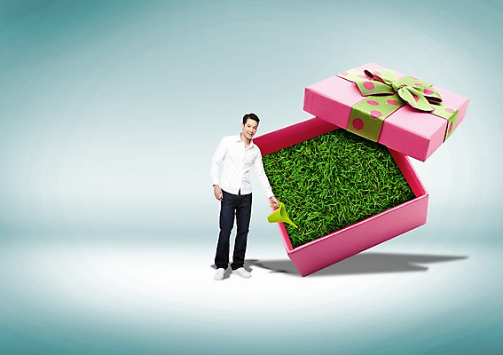 전신 PSD 외국인 식물 편집이미지 라이프스타일 남자 캠페인 자연 선물 한명 서기 웃음 들기 사람 잔디 성인 선물상자 상자 자연보호 환경 그린캠페인 물뿌리개 풀 그린에너지 보호 환경보전 남자만 남자한명만 성인남자만 성인만 이미지편집 1 컨셉 모션 표정 인종 생활 에너지 사회이슈 생태계 파일형식