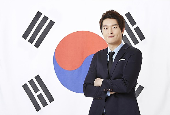 포토 JPG 스튜디오촬영 남자 캠페인 비즈니스 실내 한명 서기 미소 웃음 사람 동양인 정장 상반신 20대 성인 앞모습 팔짱 한국인 직장인 비즈니스맨 공익캠페인 국기 태극기 애국심 나라사랑 애국자 남자만 남자한명만 성인남자만 청년만 청년남자만 청년남자한명만 성인한명만 성인남자한명만 성인만 국내포토 직업 1 옷 뷰포인트 모션 표정 인종 청년 내부 파일형식