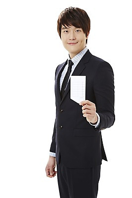 포토 JPG 스튜디오촬영 남자 캠페인 비즈니스 실내 한명 서기 미소 웃음 들기 누끼 사람 동양인 정장 20대 성인 한국인 직장인 비즈니스맨 공익캠페인 투표 선거 민주주의 사회이슈 투표용지 남자만 남자한명만 성인남자만 청년만 청년남자만 청년남자한명만 성인한명만 성인남자한명만 성인만 유권자 국내포토 직업 1 옷 컨셉 모션 표정 인종 청년 내부 파일형식