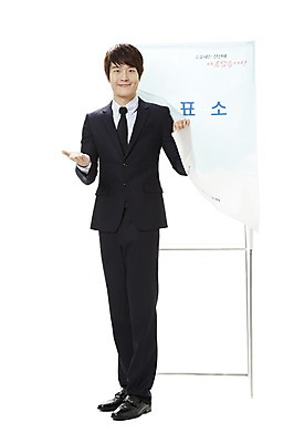 포토 JPG 스튜디오촬영 전신 남자 캠페인 비즈니스 안내 실내 한명 서기 미소 웃음 누끼 사람 동양인 정장 손짓 20대 성인 앞모습 한국인 직장인 비즈니스맨 공익캠페인 투표 선거 민주주의 사회이슈 투표소 남자만 남자한명만 성인남자만 청년만 청년남자만 청년남자한명만 성인한명만 성인남자한명만 성인만 유권자 국내포토 직업 1 옷 뷰포인트 컨셉 모션 표정 인종 청년 내부 파일형식