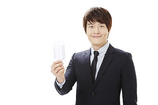 포토 JPG 스튜디오촬영 남자 캠페인 비즈니스 실내 한명 서기 미소 웃음 들기 누끼 사람 동양인 정장 상반신 20대 성인 앞모습 한국인 직장인 비즈니스맨 공익캠페인 투표 선거 민주주의 사회이슈 투표용지 남자만 남자한명만 성인남자만 청년만 청년남자만 청년남자한명만 성인한명만 성인남자한명만 성인만 유권자 국내포토 직업 1 옷 뷰포인트 컨셉 모션 표정 인종 청년 내부 파일형식