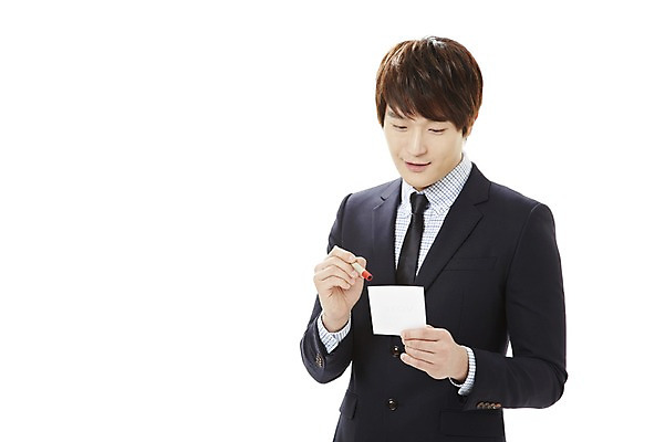 포토 JPG 스튜디오촬영 남자 캠페인 비즈니스 실내 한명 서기 미소 웃음 들기 누끼 사람 동양인 정장 상반신 20대 성인 앞모습 도장 한국인 직장인 비즈니스맨 공익캠페인 투표 선거 민주주의 사회이슈 투표용지 남자만 남자한명만 성인남자만 청년만 청년남자만 청년남자한명만 성인한명만 성인남자한명만 성인만 유권자 국내포토 직업 1 옷 뷰포인트 컨셉 모션 표정 인종 청년 내부 파일형식