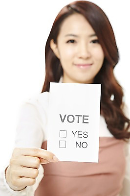 포토 JPG 스튜디오촬영 여자 캠페인 비즈니스 실내 한명 서기 미소 웃음 들기 누끼 사람 동양인 정장 상반신 20대 성인 앞모습 한국인 직장인 비즈니스우먼 공익캠페인 투표 선거 민주주의 사회이슈 투표용지 여자만 여자한명만 성인여자만 청년만 청년여자만 성인한명만 청년여자한명만 성인여자한명만 성인만 유권자 국내포토 직업 1 옷 뷰포인트 컨셉 모션 표정 인종 청년 내부 파일형식