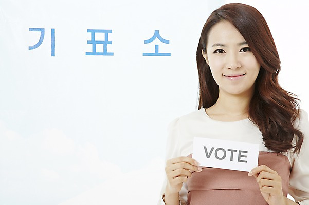 포토 JPG 스튜디오촬영 여자 캠페인 비즈니스 실내 한명 서기 미소 웃음 들기 누끼 사람 동양인 정장 상반신 20대 성인 앞모습 한국인 직장인 비즈니스우먼 공익캠페인 투표 선거 민주주의 사회이슈 투표소 여자만 여자한명만 성인여자만 청년만 청년여자만 성인한명만 청년여자한명만 성인여자한명만 성인만 유권자 국내포토 직업 1 옷 뷰포인트 컨셉 모션 표정 인종 청년 내부 파일형식