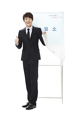 포토 JPG 스튜디오촬영 전신 남자 캠페인 비즈니스 실내 한명 서기 미소 웃음 누끼 사람 동양인 정장 손짓 20대 성인 앞모습 한국인 엄지손가락 최고 직장인 비즈니스맨 공익캠페인 투표 선거 민주주의 사회이슈 투표소 남자만 남자한명만 성인남자만 청년만 청년남자만 청년남자한명만 성인한명만 성인남자한명만 성인만 유권자 국내포토 직업 1 옷 뷰포인트 컨셉 손가락 모션 표정 인종 청년 내부 파일형식