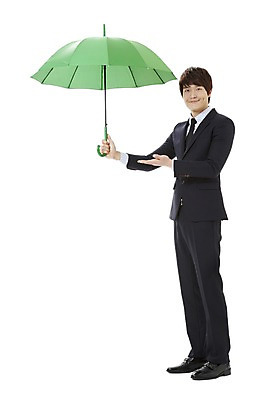 포토 JPG 스튜디오촬영 전신 남자 캠페인 우산 비즈니스 날씨 실내 한명 서기 미소 웃음 들기 누끼 사람 동양인 정장 손짓 20대 성인 옆모습 자연보호 환경 그린캠페인 한국인 직장인 비즈니스맨 공익캠페인 비 보호 사회이슈 환경보전 에코 친환경 남자만 남자한명만 성인남자만 청년만 청년남자만 청년남자한명만 성인한명만 성인남자한명만 성인만 그린슈머 국내포토 자연요소 직업 1 옷 뷰포인트 컨셉 모션 자연 표정 인종 청년 내부 파일형식