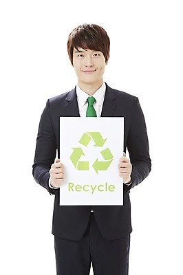 포토 JPG 스튜디오촬영 배너 남자 캠페인 비즈니스 안내 사각프레임 프레임 광고판 실내 틀 한명 서기 미소 웃음 들기 누끼 사람 동양인 정장 20대 성인 앞모습 자연보호 환경 그린캠페인 재활용 한국인 직장인 비즈니스맨 공익캠페인 보호 사회이슈 알림 심볼 환경보전 에코 친환경 남자만 남자한명만 성인남자만 청년만 청년남자만 청년남자한명만 성인한명만 성인남자한명만 성인만 그린슈머 국내포토 직업 1 옷 뷰포인트 컨셉 모션 자연 알림판 표정 인종 청년 내부 사각형 판 파일형식