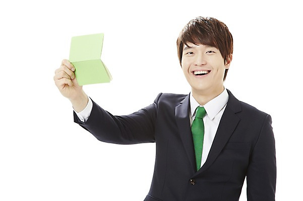 포토 JPG 스튜디오촬영 남자 캠페인 비즈니스 실내 한명 서기 미소 웃음 들기 누끼 사람 동양인 정장 상반신 20대 성인 앞모습 자연보호 환경 그린캠페인 저축 한국인 직장인 비즈니스맨 공익캠페인 보호 사회이슈 환경보전 에코 친환경 통장 남자만 남자한명만 성인남자만 청년만 청년남자만 청년남자한명만 성인한명만 성인남자한명만 성인만 그린슈머 국내포토 직업 1 옷 뷰포인트 컨셉 모션 자연 표정 인종 청년 내부 금융 파일형식