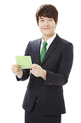 포토 JPG 스튜디오촬영 남자 캠페인 비즈니스 실내 한명 서기 미소 웃음 들기 누끼 사람 동양인 정장 20대 성인 앞모습 자연보호 환경 그린캠페인 저축 한국인 직장인 비즈니스맨 공익캠페인 보호 사회이슈 환경보전 에코 친환경 통장 남자만 남자한명만 성인남자만 청년만 청년남자만 청년남자한명만 성인한명만 성인남자한명만 성인만 그린슈머 국내포토 직업 1 옷 뷰포인트 컨셉 모션 자연 표정 인종 청년 내부 금융 파일형식