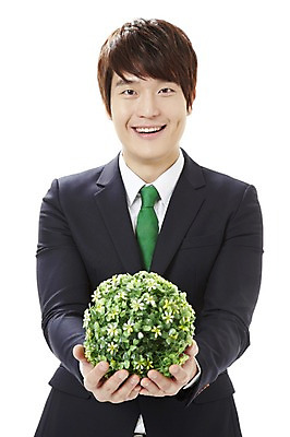 포토 JPG 스튜디오촬영 식물 남자 캠페인 비즈니스 공 실내 한명 서기 미소 웃음 들기 누끼 사람 동양인 정장 상반신 20대 성인 앞모습 자연보호 환경 그린캠페인 한국인 직장인 비즈니스맨 공익캠페인 보호 사회이슈 환경보전 에코 친환경 잔디공 남자만 남자한명만 성인남자만 청년만 청년남자만 청년남자한명만 성인한명만 성인남자한명만 성인만 그린슈머 국내포토 직업 1 옷 뷰포인트 컨셉 모션 자연 표정 인종 청년 내부 파일형식