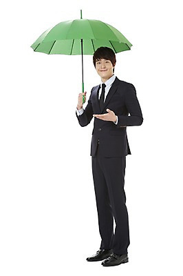 포토 JPG 스튜디오촬영 전신 남자 캠페인 우산 비즈니스 날씨 실내 한명 서기 미소 웃음 들기 누끼 사람 동양인 정장 손짓 20대 성인 자연보호 환경 그린캠페인 한국인 직장인 비즈니스맨 공익캠페인 비 보호 사회이슈 환경보전 에코 친환경 남자만 남자한명만 성인남자만 청년만 청년남자만 청년남자한명만 성인한명만 성인남자한명만 성인만 그린슈머 국내포토 자연요소 직업 1 옷 컨셉 모션 자연 표정 인종 청년 내부 파일형식