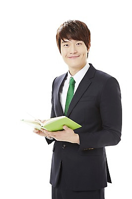 포토 JPG 스튜디오촬영 남자 캠페인 비즈니스 실내 한명 서기 미소 웃음 들기 누끼 사람 동양인 정장 20대 성인 책 독서 자연보호 환경 그린캠페인 한국인 직장인 비즈니스맨 공익캠페인 보호 사회이슈 환경보전 에코 친환경 남자만 남자한명만 성인남자만 청년만 청년남자만 청년남자한명만 성인한명만 성인남자한명만 성인만 그린슈머 국내포토 직업 1 옷 컨셉 모션 자연 표정 인종 청년 내부 파일형식