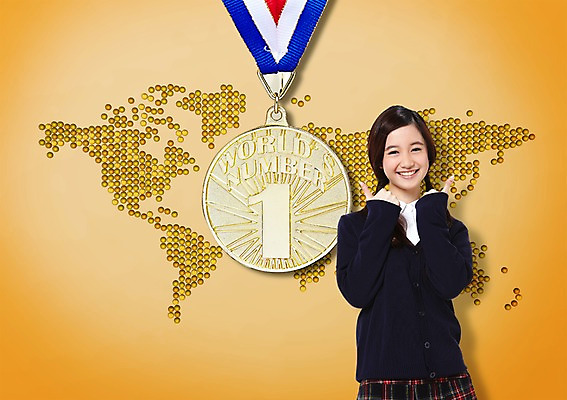 PSD 외국인 편집 편집이미지 학생 여자 교육 교복 세계지도 지도 청소년 고등학생 한명 서기 웃음 사람 동양인 손짓 상반신 10대 글로벌 엄지손가락 최고 상 메달 금메달 여자만 여자한명만 십대만 십대여자만 십대여자한명만 이미지편집 1 옷 손가락 모션 표정 인종 세계 상패 상_상패 파일형식