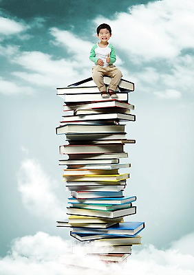 전신 PSD 구름 편집 편집이미지 학생 어린이교육 교육 남자 어린이 하늘 한명 사람 앉기 동양인 손짓 소년 책 쌓기 엄지손가락 최고 남자만 남자한명만 어린이만 소년만 소년한명만 이미지편집 자연요소 1 손가락 모션 인종 파일형식