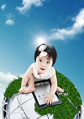 전신 PSD 식물 구름 편집이미지 응시 여자 지구 하늘 웃음 사람 앉기 동양인 잔디 전자제품 스마트폰 햇빛 태양 지구본 디지털 스크린 만지기 한국인 아기 리본핀 여자만 이미지편집 자연요소 시선 모션 표정 인종 핸드폰 스마트기기 머리핀 파일형식