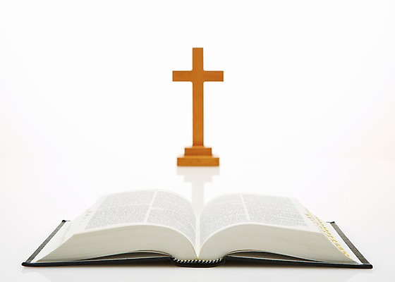 포토 JPG 스튜디오촬영 기독교 종교 백그라운드 십자가 종교용품 기독교용품 실내 근접촬영 사람없음 아웃포커스 책 성경 펼침 오브젝트 국내포토 뷰포인트 모션 촬영기법 내부 파일형식
