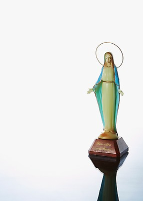 포토 JPG 스튜디오촬영 기독교 종교 조각 백그라운드 종교용품 기독교용품 실내 그림자 사람없음 조각상 오브젝트 마리아 마리아상 조각_조소 국내포토 내부 조형물 조소 파일형식