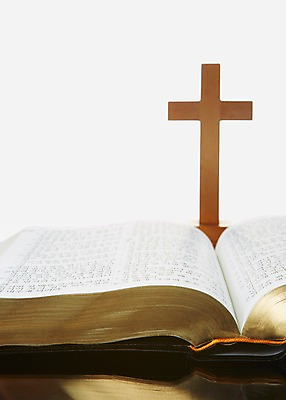 포토 JPG 스튜디오촬영 기독교 종교 백그라운드 십자가 종교용품 기독교용품 실내 근접촬영 사람없음 아웃포커스 책 성경 펼침 오브젝트 국내포토 뷰포인트 모션 촬영기법 내부 파일형식