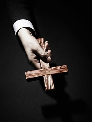 포토 JPG 스튜디오촬영 손 기독교 종교 백그라운드 십자가 종교용품 기독교용품 한손 실내 그림자 한명 들기 신체부위 오브젝트 국내포토 1 모션 사람 내부 파일형식