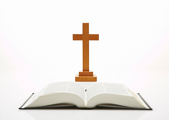 포토 JPG 스튜디오촬영 기독교 종교 배경화면 백그라운드 십자가 종교용품 기독교용품 실내 근접촬영 사람없음 아웃포커스 책 성경 펼침 오브젝트 국내포토 뷰포인트 모션 촬영기법 내부 파일형식