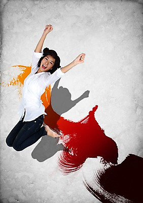 전신 PSD 편집이미지 여자 포즈 와이셔츠 모션 맨발 붓터치 그림자 사람 동양인 성인 달리기 점프 만세 한국인 자유 청바지 붓 진 먹 붓칠 여자만 성인여자만 성인만 이미지편집 컨셉 셔츠 바지 발 서예 인종 파일형식