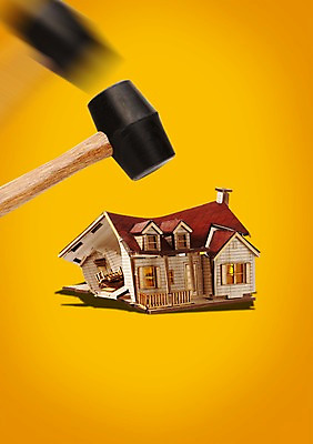 PSD 편집이미지 부동산 주택 그림자 사람없음 경제 손상 미니어처 공구 시세 망치 고장 오브젝트 붕괴 철거 치기 이미지편집 컨셉 모션 건물 금융 모형 도구 재산 파일형식