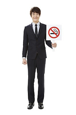 포토 JPG 스튜디오촬영 전신 남자 캠페인 비즈니스 흡연 담배 알림판 실내 건강 경고 한명 서기 미소 웃음 누끼 사람 동양인 손짓 20대 성인 건강관리 팻말 한국인 금지 직장인 비즈니스맨 공익캠페인 사회이슈 알림 금연 남자만 남자한명만 성인남자만 청년만 청년남자만 청년남자한명만 성인한명만 성인남자한명만 성인만 국내포토 직업 1 컨셉 모션 프레임 표정 관리 인종 청년 내부 파일형식