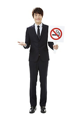 포토 JPG 스튜디오촬영 전신 남자 캠페인 비즈니스 흡연 담배 알림판 실내 건강 경고 한명 서기 미소 웃음 누끼 사람 동양인 손짓 20대 성인 건강관리 팻말 한국인 금지 직장인 비즈니스맨 공익캠페인 사회이슈 알림 금연 남자만 남자한명만 성인남자만 청년만 청년남자만 청년남자한명만 성인한명만 성인남자한명만 성인만 국내포토 직업 1 컨셉 모션 프레임 표정 관리 인종 청년 내부 파일형식