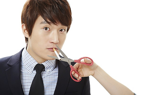 포토 JPG 스튜디오촬영 남자 캠페인 비즈니스 가위 흡연 담배 실내 건강 마스크 한명 서기 누끼 사람 동양인 상반신 20대 성인 건강관리 한국인 금지 직장인 비즈니스맨 공익캠페인 자르기 사회이슈 금연 남자만 남자한명만 성인남자만 청년만 청년남자만 청년남자한명만 성인한명만 성인남자한명만 성인만 국내포토 직업 1 컨셉 모션 문구용품 관리 인종 청년 내부 파일형식