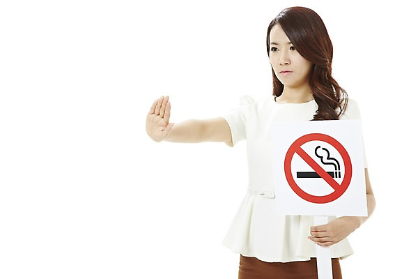 포토 JPG 스튜디오촬영 여자 캠페인 비즈니스 흡연 담배 알림판 실내 건강 경고 한명 서기 누끼 사람 동양인 손짓 상반신 20대 성인 건강관리 팻말 한국인 금지 직장인 비즈니스우먼 공익캠페인 사회이슈 알림 금연 여자만 여자한명만 성인여자만 청년만 청년여자만 성인한명만 청년여자한명만 성인여자한명만 성인만 국내포토 직업 1 컨셉 모션 프레임 관리 인종 청년 내부 파일형식