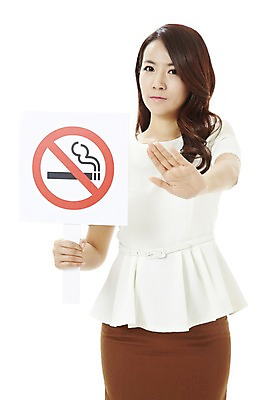 포토 JPG 스튜디오촬영 여자 캠페인 비즈니스 흡연 담배 알림판 실내 건강 경고 한명 서기 누끼 사람 동양인 손짓 20대 성인 건강관리 팻말 한국인 금지 직장인 비즈니스우먼 공익캠페인 사회이슈 알림 금연 여자만 여자한명만 성인여자만 청년만 청년여자만 성인한명만 청년여자한명만 성인여자한명만 성인만 국내포토 직업 1 컨셉 모션 프레임 관리 인종 청년 내부 파일형식