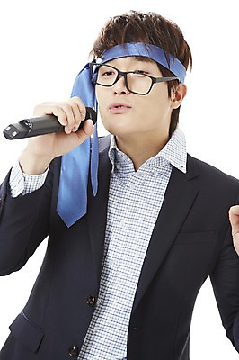 포토 JPG 스튜디오촬영 남자 캠페인 비즈니스 노래 넥타이 실내 한명 서기 누끼 사람 동양인 상반신 20대 성인 비즈니스라이프 한국인 직장인 비즈니스맨 공익캠페인 만취 사회이슈 음주 마이크 음주문화 술주정 무선마이크 남자만 남자한명만 성인남자만 청년만 청년남자만 청년남자한명만 성인한명만 성인남자한명만 성인만 국내포토 직업 1 라이프스타일 잡화 음악 음향기기 컨셉 모션 인종 청년 내부 술취함 파일형식